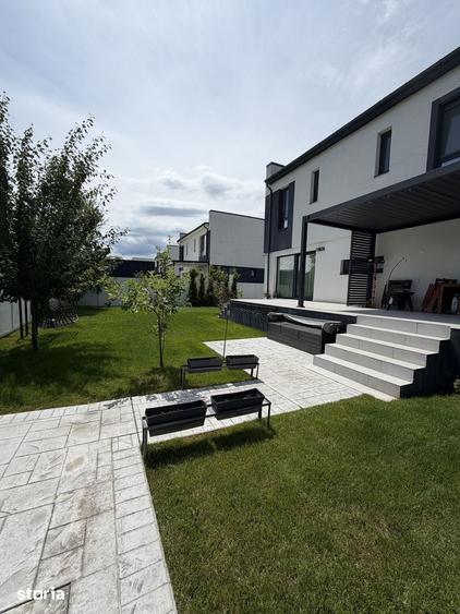 Casă cu 5 camere cu Teren 457 Mp în Corbeanca
