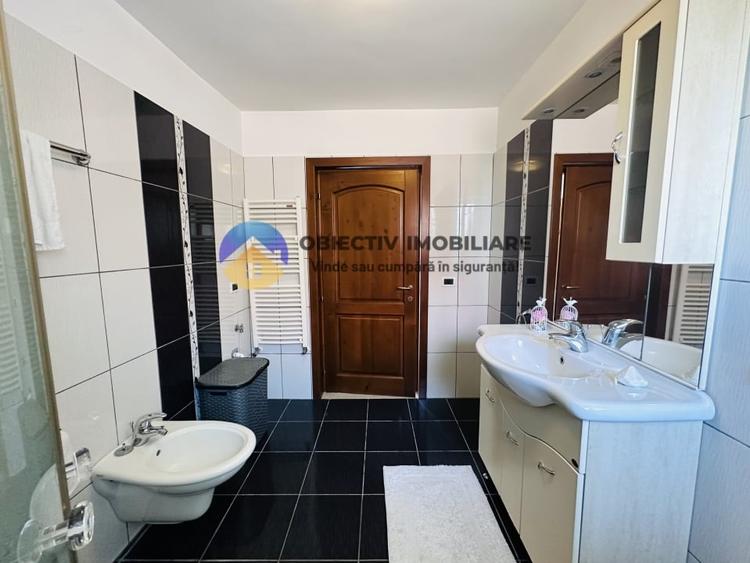 Casă individuală cu 5 camere cu Garaj în Podoleni
