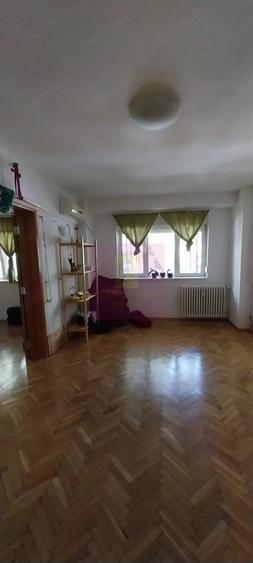 Apartament cu 4 camere decomandat în Muncii