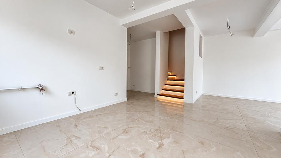 Duplex cu 4 camere cu Canalizare în Ghiroda