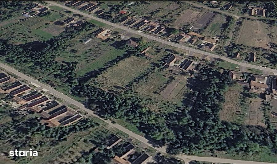 Teren de 1966 mp, în Central