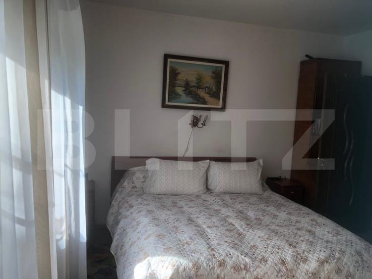 Casă individuală cu 5 camere cu Canalizare în Careiului