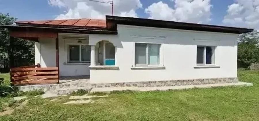 Casă cu Teren 1278 Mp în Buzoești