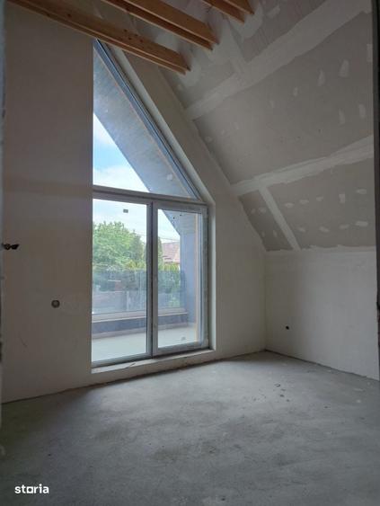 Casă cu 4 camere în Dâmbul Rotund