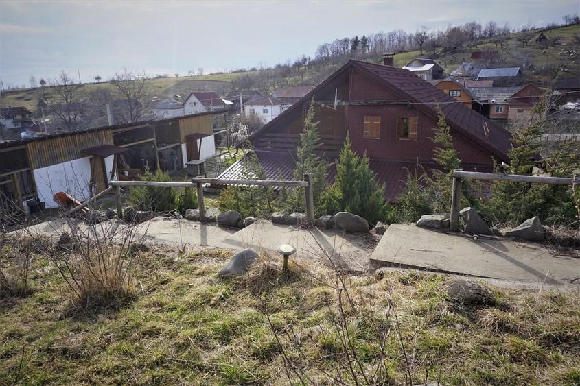 Casă individuală cu 4 camere cu Canalizare în Strâmba