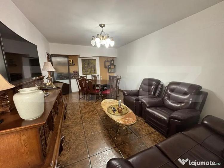 Apartament cu 3 camere decomandat, mobilat în Cetate