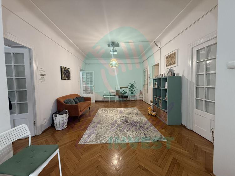 Apartament cu 5 camere semidecomandat în Armeneasca