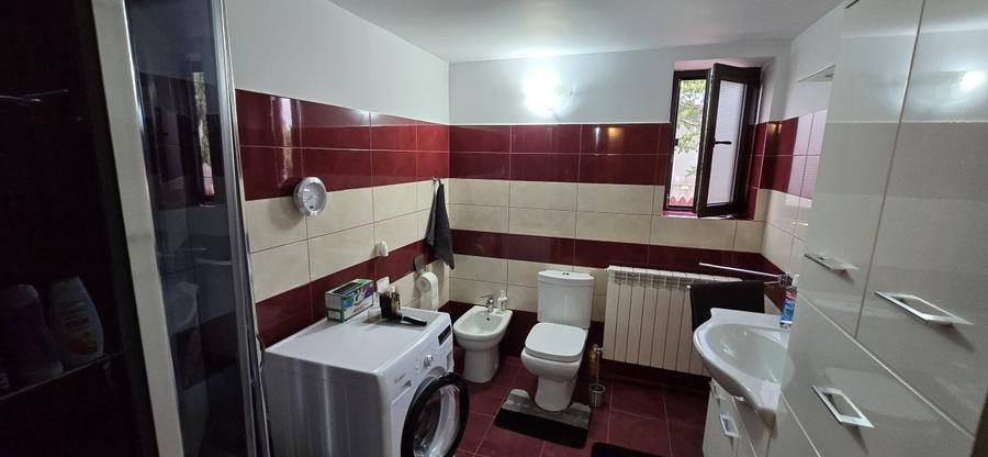 Casă individuală cu 3 camere cu Canalizare în Central