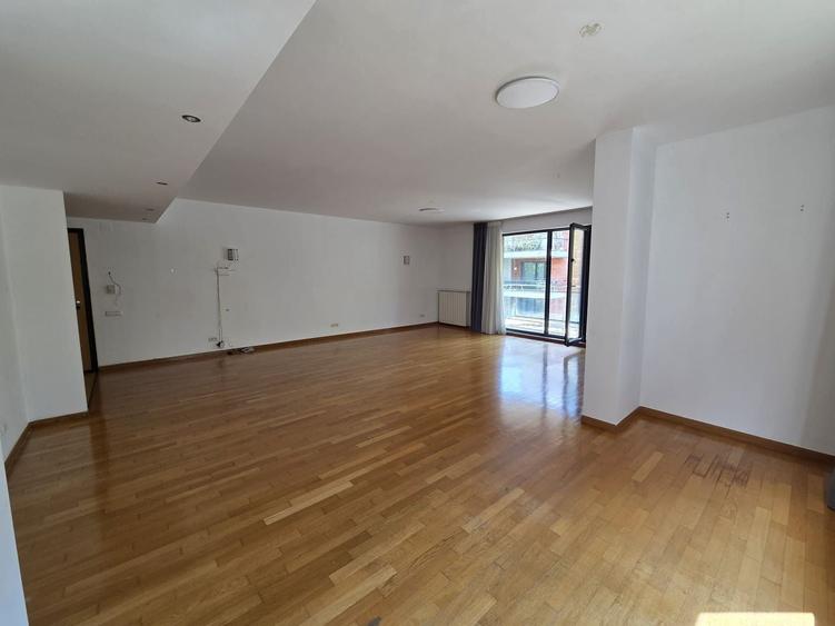 Apartament cu 4 camere decomandat, mobilat în Dorobanți