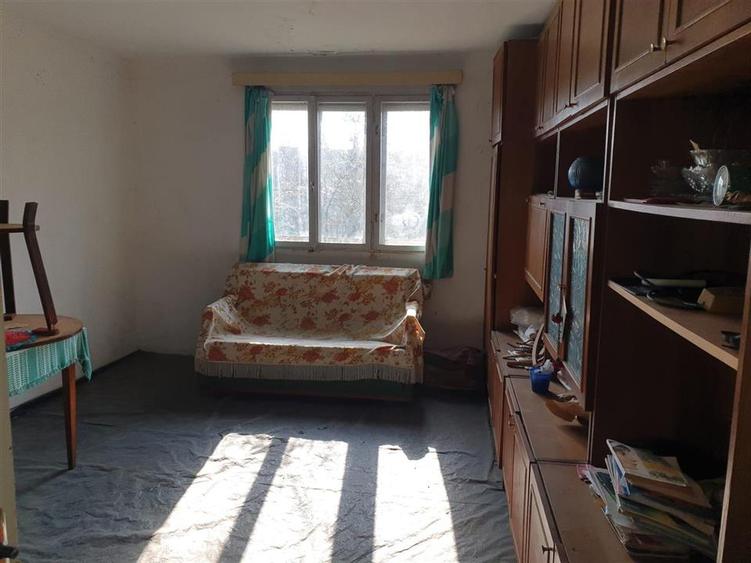 Casă cu 3 camere cu Teren 542 Mp în Sântion