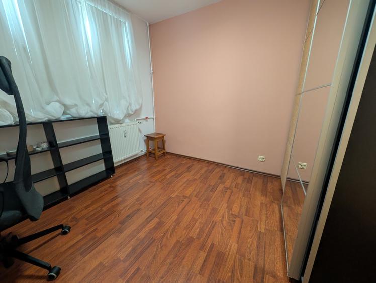 Apartament cu 3 camere decomandat în Drumul Taberei