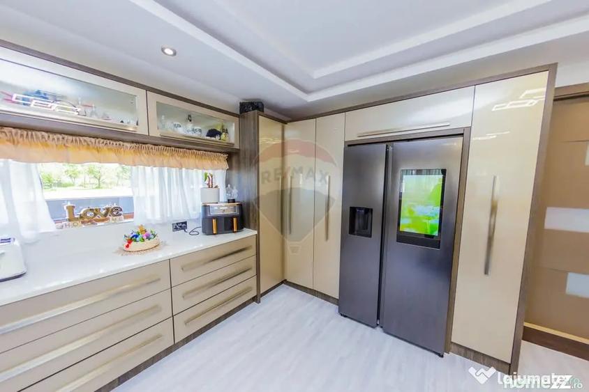 Casă cu 5 camere cu Teren 980 Mp în Bușag