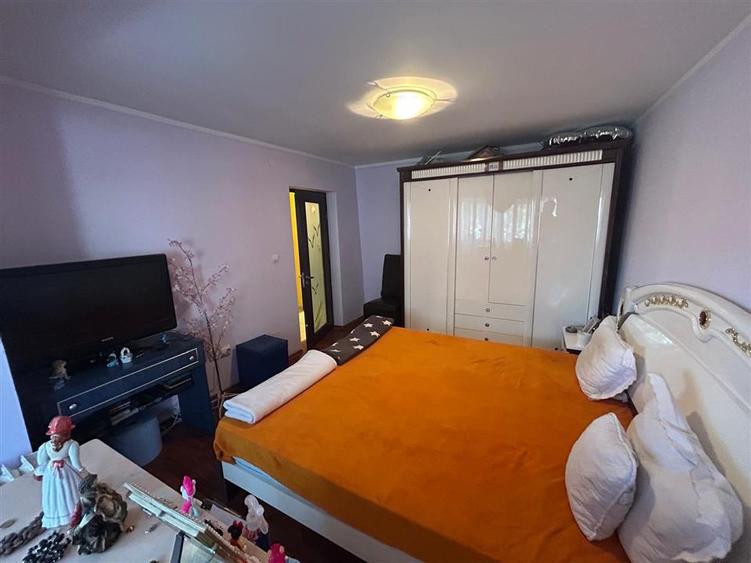 Apartament cu 4 camere decomandat în Brăilei