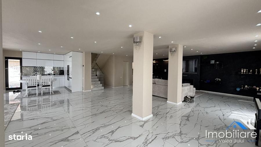 Casă cu 4 camere cu Teren 1200 Mp în Central
