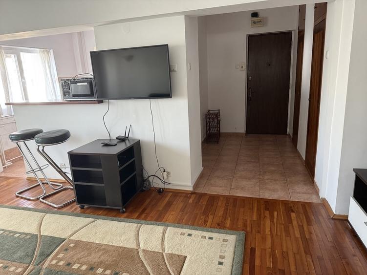 Apartament cu 2 camere semidecomandat în Aviației