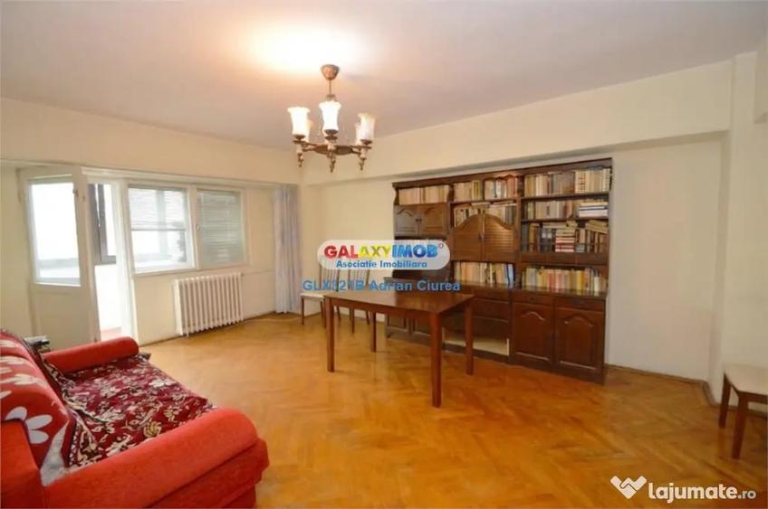 Apartament cu 3 camere decomandat în Decebal