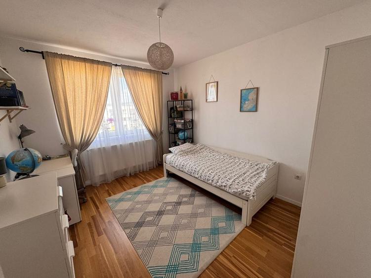 Apartament cu 3 camere decomandat, mobilat în Șelimbăr