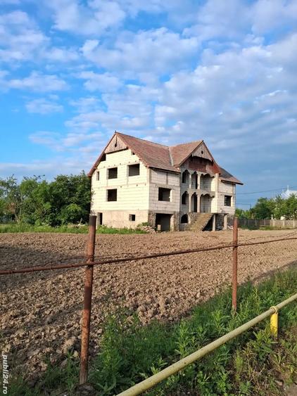 Casă cu 6 camere cu Teren 1800 Mp în Suplacu de Barcău