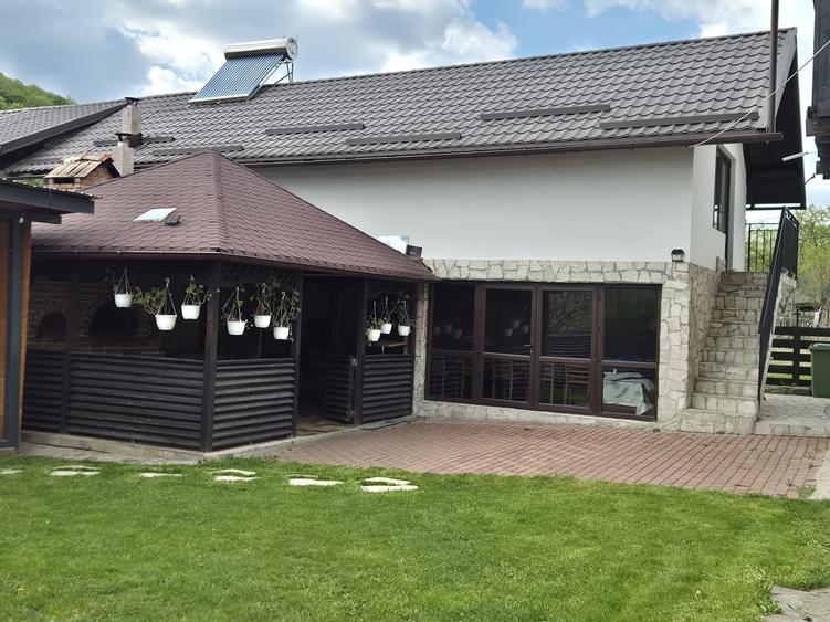 Casă cu 4 camere cu Teren 5000 Mp în Cicănești