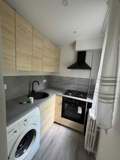 Apartament cu 3 camere semidecomandat în Dacia
