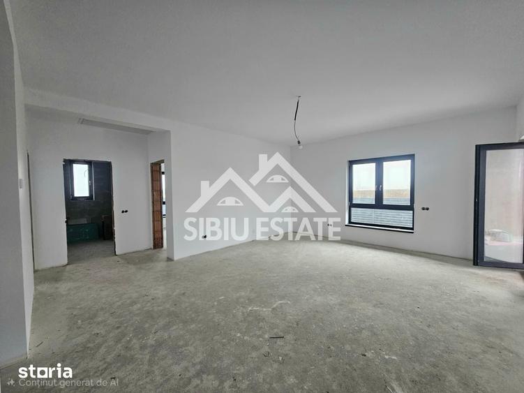 Casă cu 4 camere cu Teren 430 Mp în Cristian
