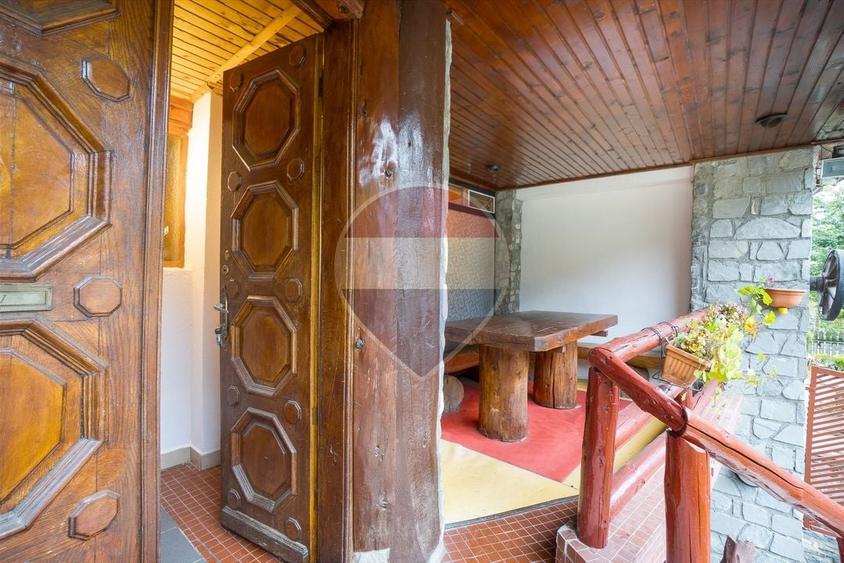 Casă individuală cu 10 camere cu Piscina în Satu Nou