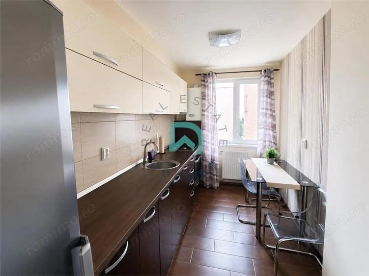 Apartament cu 3 camere decomandat în Calea București