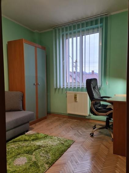 Apartament cu 3 camere decomandat, mobilat în Central