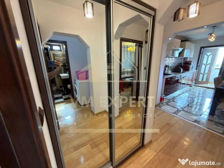 Apartament cu 3 camere decomandat în Sud