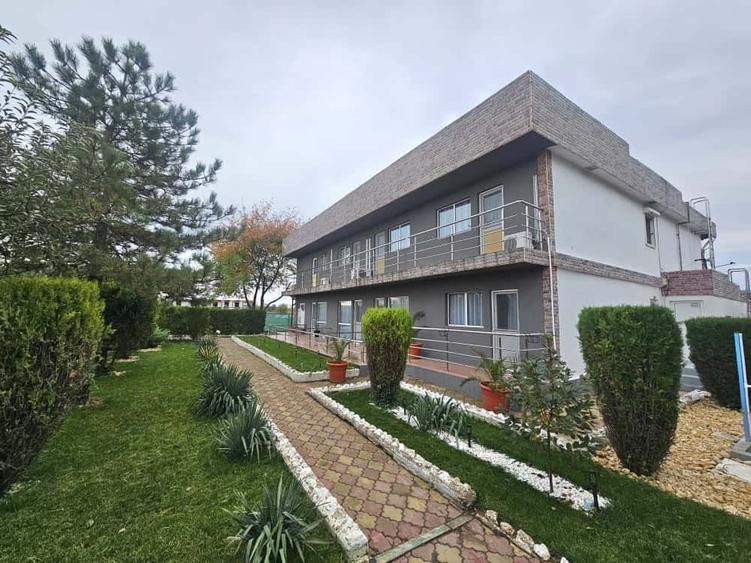 Casă individuală cu 18 camere cu Canalizare în Central