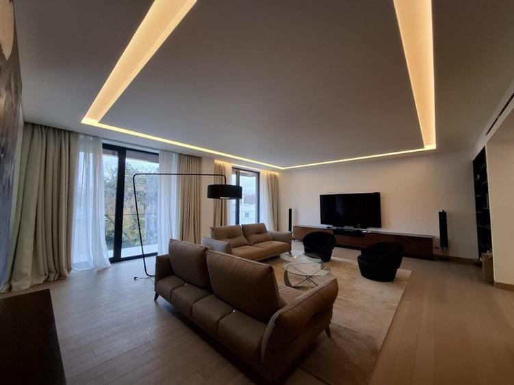 Apartament cu 5 camere decomandat, mobilat în Kiseleff