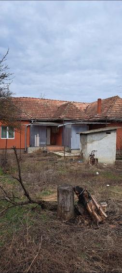 Casă cu 3 camere cu Teren 7400 Mp în Răscruci