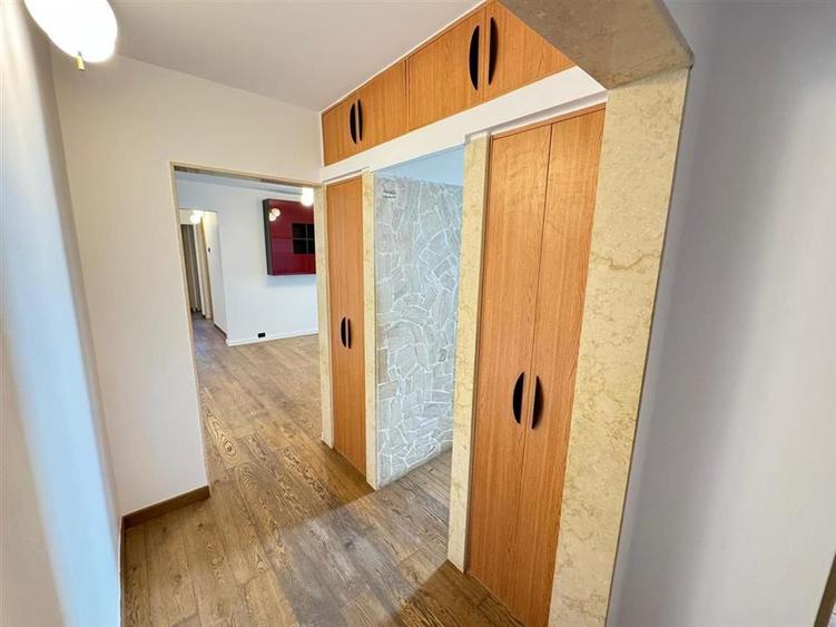 Apartament cu 4 camere semidecomandat în Mircea cel Bătrân