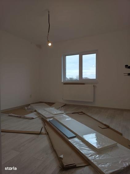 Casă cu 4 camere în Săbăreni