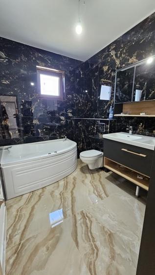 Casă individuală cu 5 camere cu Canalizare în Malu Mare