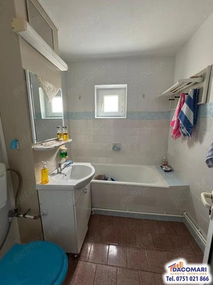 Apartament cu 3 camere decomandat în Micro 17