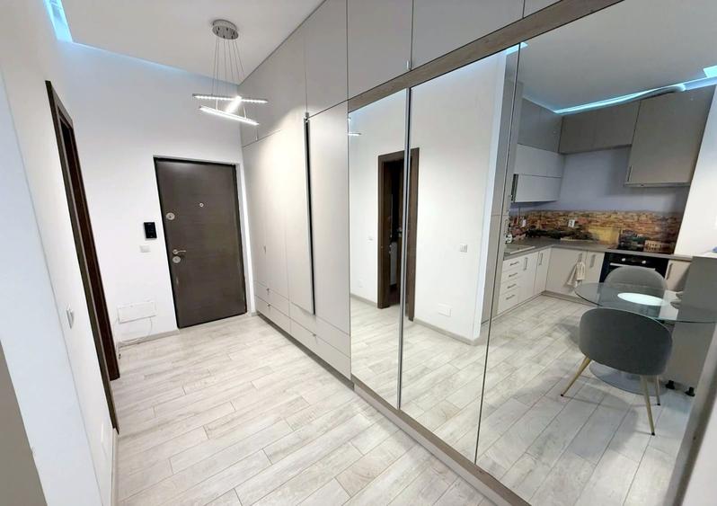 Apartament cu 2 camere semidecomandat, mobilat în Central