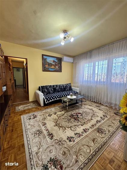 Apartament cu 3 camere semidecomandat în Gojdu