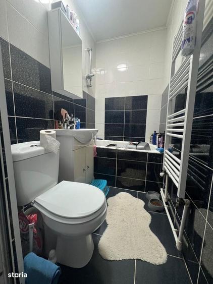 Apartament cu 3 camere semidecomandat în Micro 40