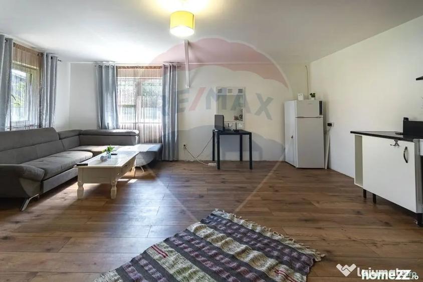 Casă cu 7 camere cu Teren 1007 Mp în Stupini
