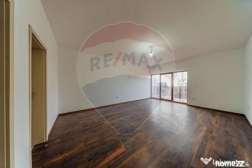 Casă cu 5 camere cu Teren 500 Mp în Vladimirescu