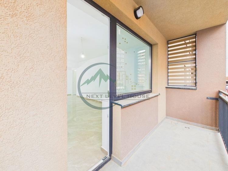 Apartament cu 3 camere decomandat în Tractorul