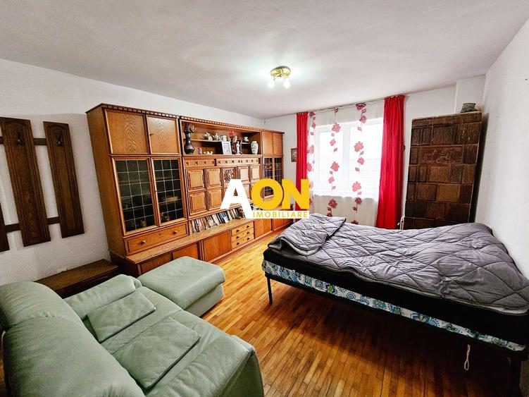 Casă individuală cu 5 camere cu Canalizare în Cetate