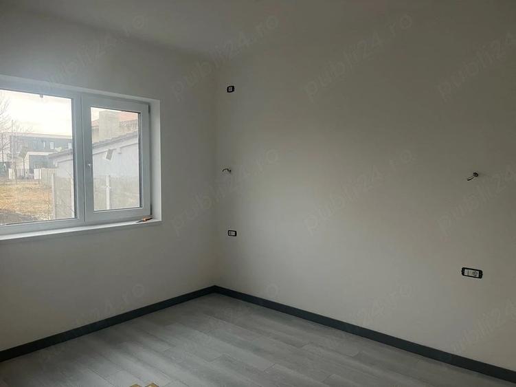 Casă cu 3 camere cu Teren 600 Mp în Dumbrăvița