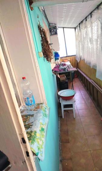 Apartament cu 3 camere semidecomandat în Mioriței