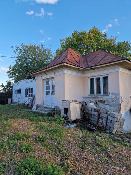 Casă cu 4 camere în Slătioarele