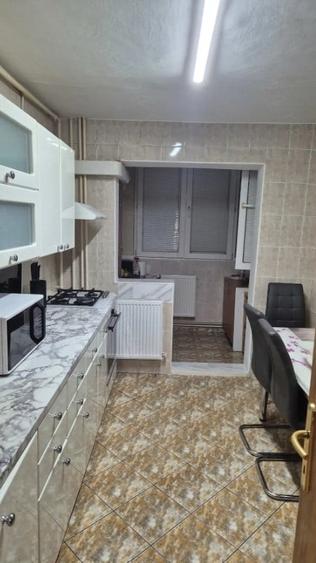 Apartament cu 4 camere decomandat în Crângași
