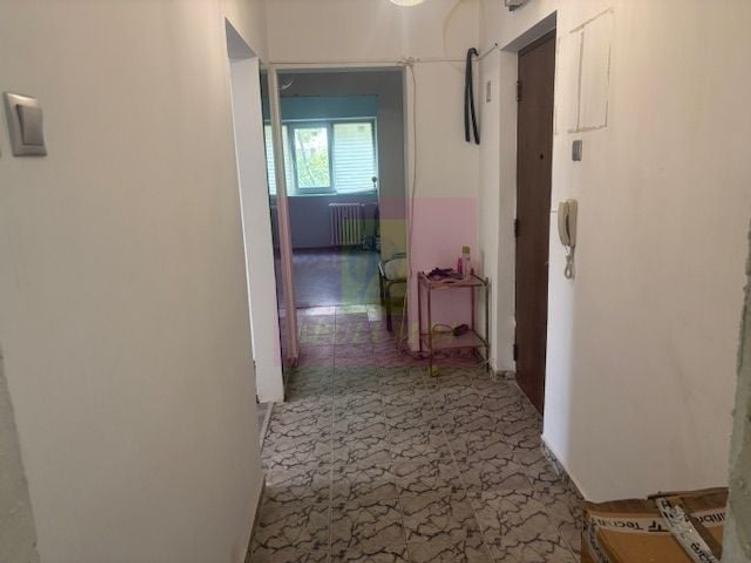Apartament cu 3 camere decomandat, mobilat în Pantelimon