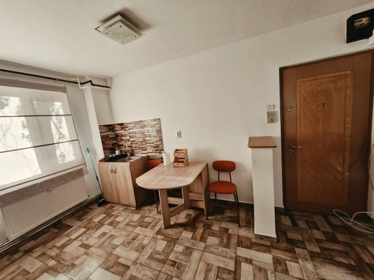 Apartament cu 2 camere nedecomandat, mobilat în Spitalul Județean