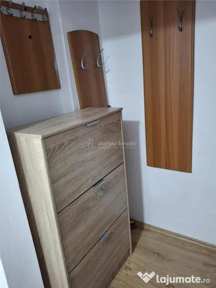 Apartament cu 3 camere semidecomandat în Micro III